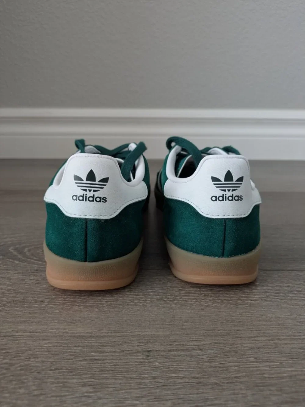 Gazelle Indoor Shoes Green & White (Womens 6.5 / Kids 5.5) w/ Box - Picture 3 of 6